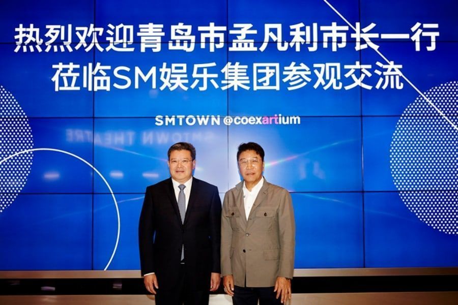 Lee Soo Man de SM Entertainment et le maire Meng Fanli discutent de stratégies visant à transformer Qingdao en une ville mondiale de la musique