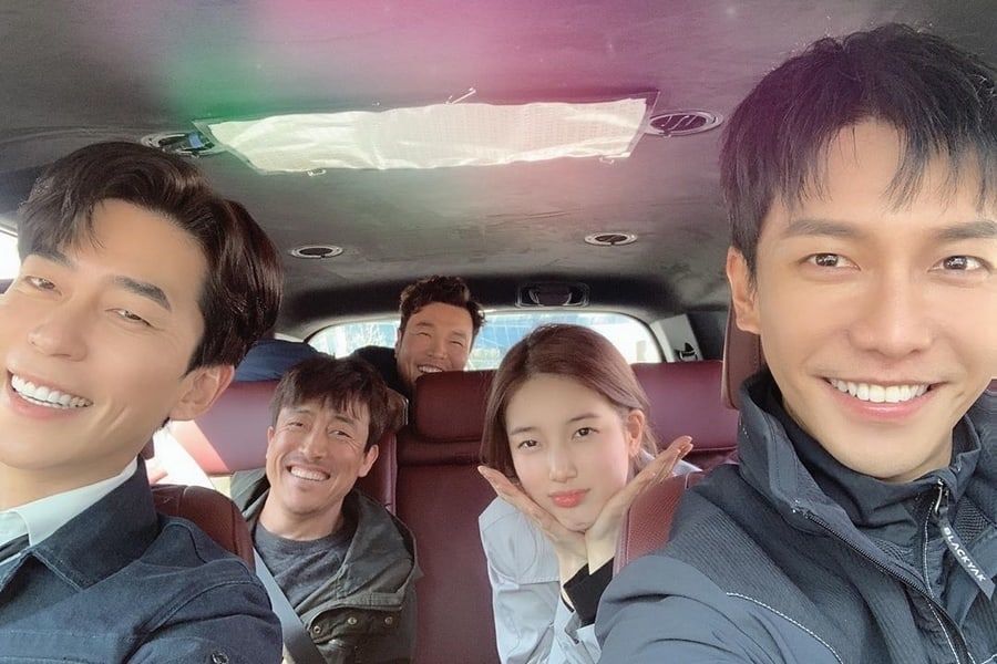 Suzy et Lee Seung Gi remercient l'équipe et le casting de 