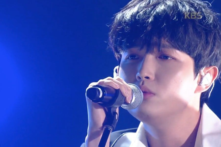 Kim Jae Hwan impressionne par ses talents de guitariste + version touchante 