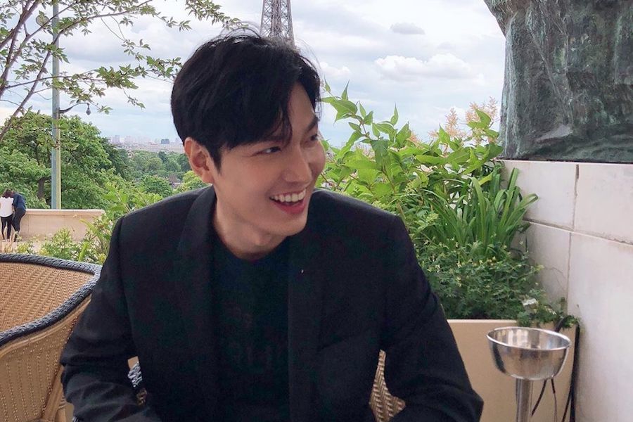 Lee Min Ho ravit les fans avec une première émission en direct depuis son départ de l'armée