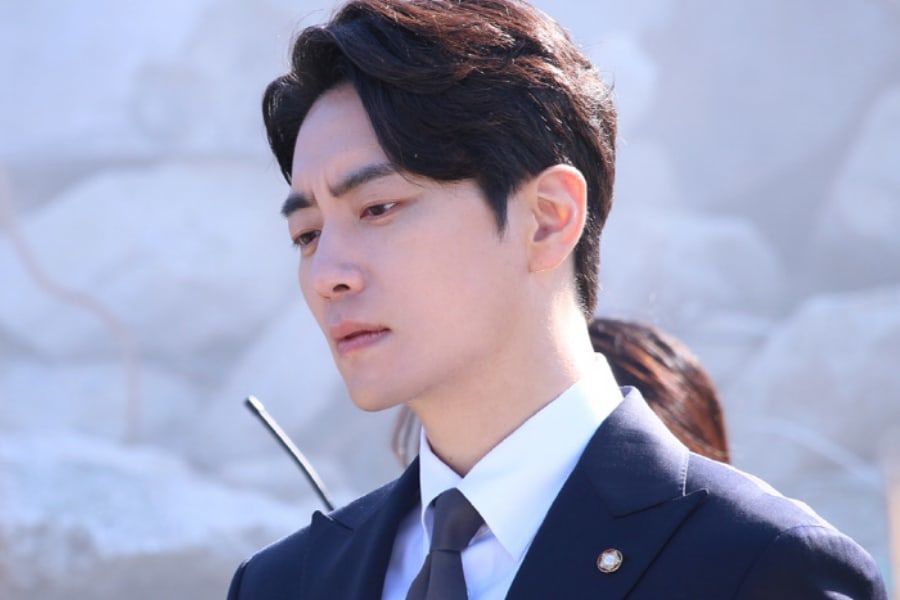 Lee Joon Hyuk décrit comment il s'est préparé pour son personnage dans le remake coréen de 