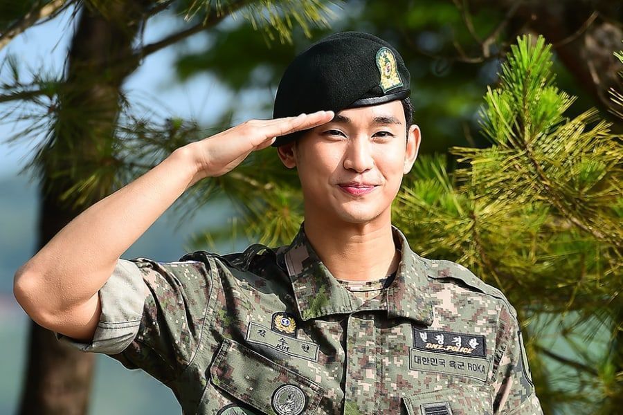 Kim Soo Hyun termine son service militaire + parle de ses projets à venir