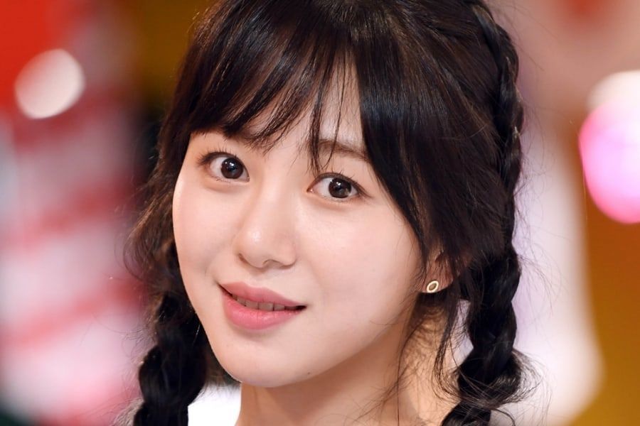 L'ancien membre de l'AOA, Mina, signe avec une nouvelle agence