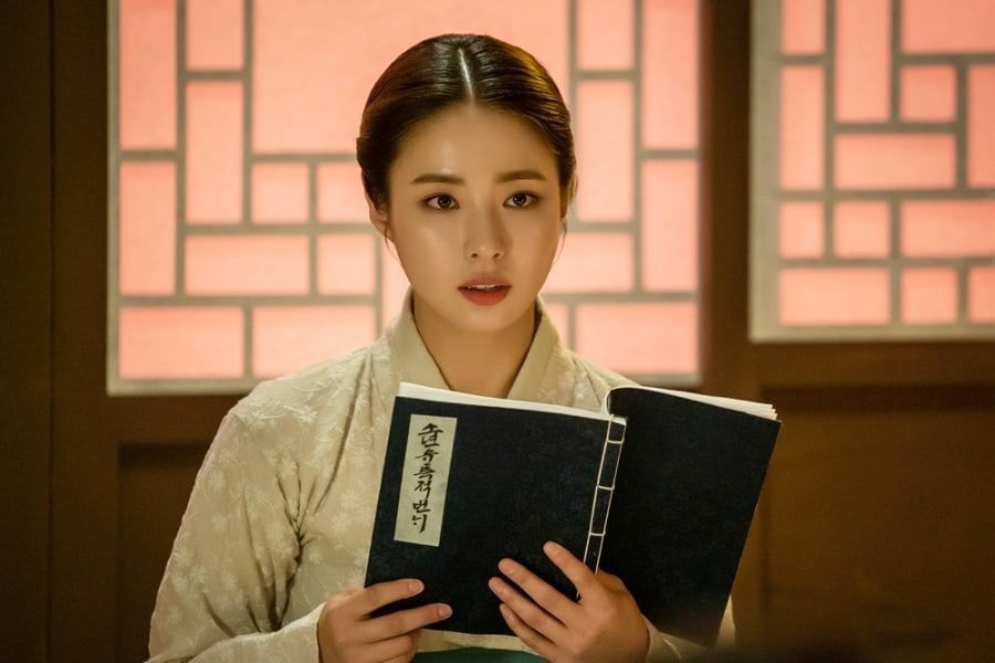 Shin Se Kyung répand son amour pour les livres dans 