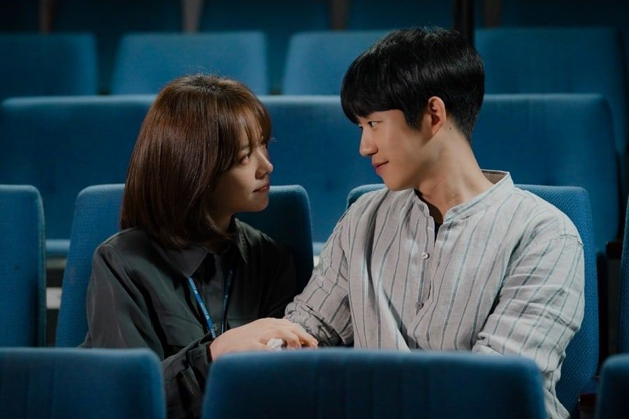 Han Ji Min et Jung Hae In partagent un moment de réconfort dans 