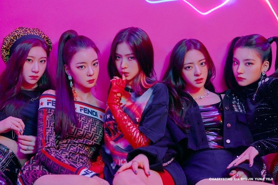 ITZY annonce le nom officiel de son fandom