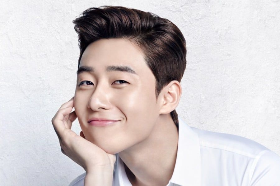 Park Seo Joon blague sur les raisons pour lesquelles le réalisateur de 