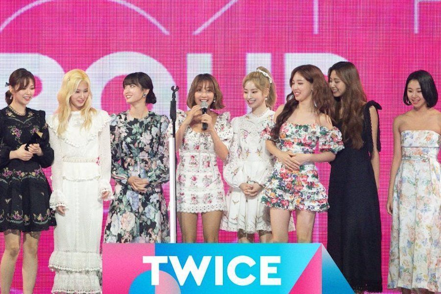 TWICE prononce un discours émouvant en mentionnant que Mina a remporté 2 prix aux M2 X Genie Music Awards 2019, dont un Daesang