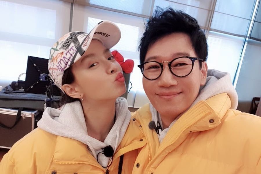 Ji Suk Jin partage une vidéo de Song Ji Hyo dans un studio d'enregistrement pour son anniversaire