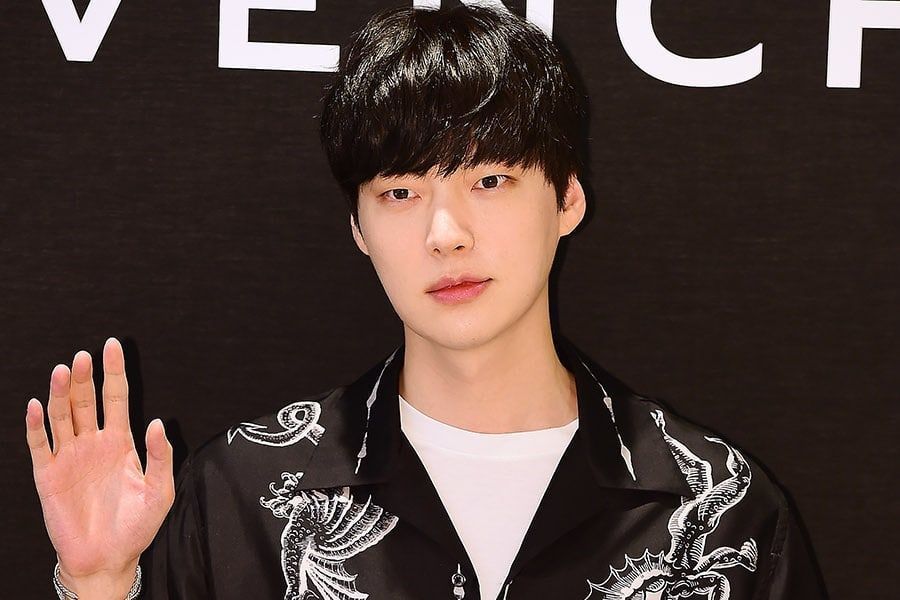 L'agence d'Ahn Jae Hyun clarifie son absence lors du prochain événement de son drame