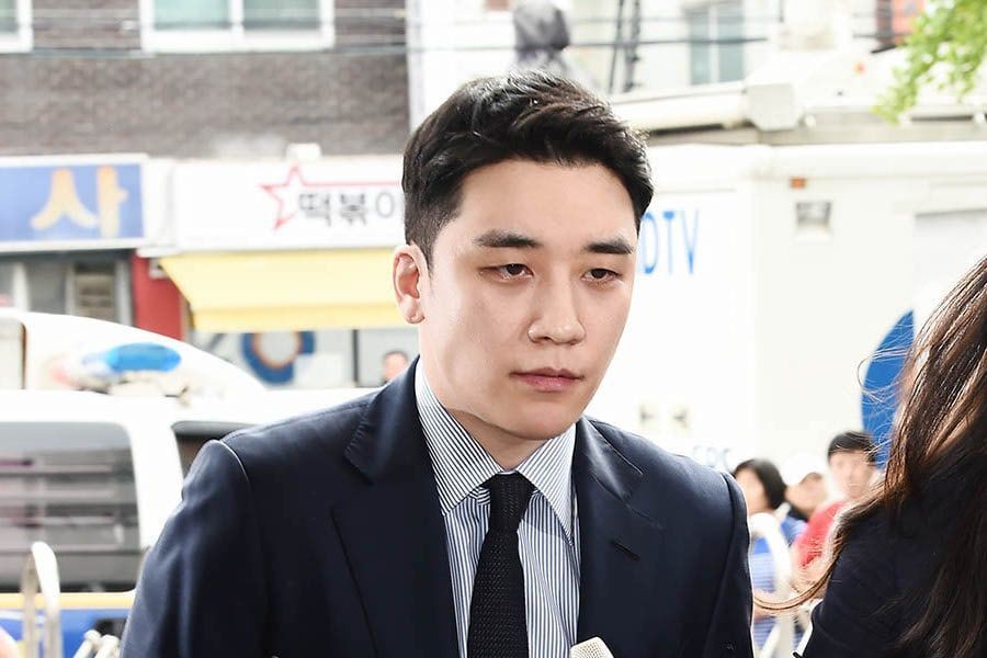 Seungri arrive au poste de police pour être interrogé sur des soupçons de jeu