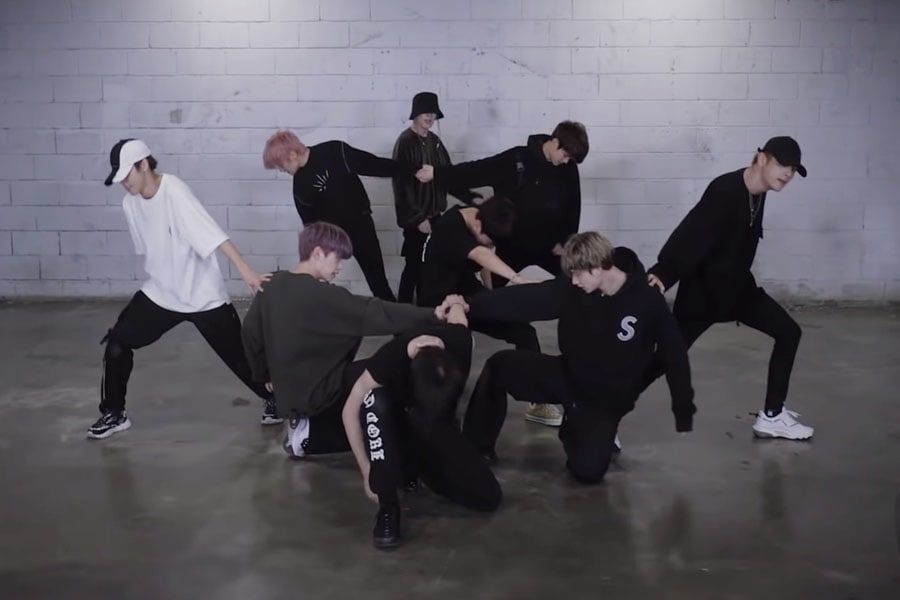 Stray Kids montre une énergie intense dans la vidéo de pratique pour 