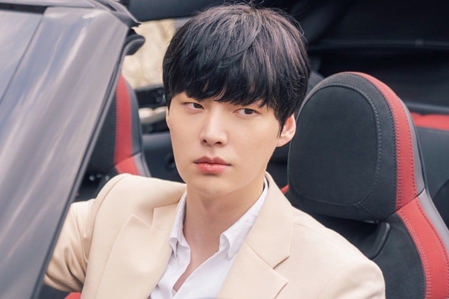 Ahn Jae Hyun est l'incarnation de jeunes et riches en premières images pour sa nouvelle comédie romantique