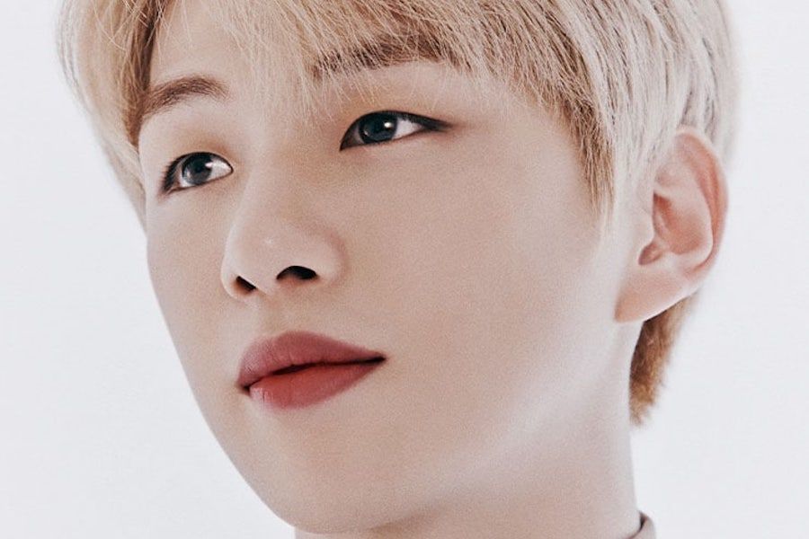 Kang Daniel révèle un bâton lumineux officiel