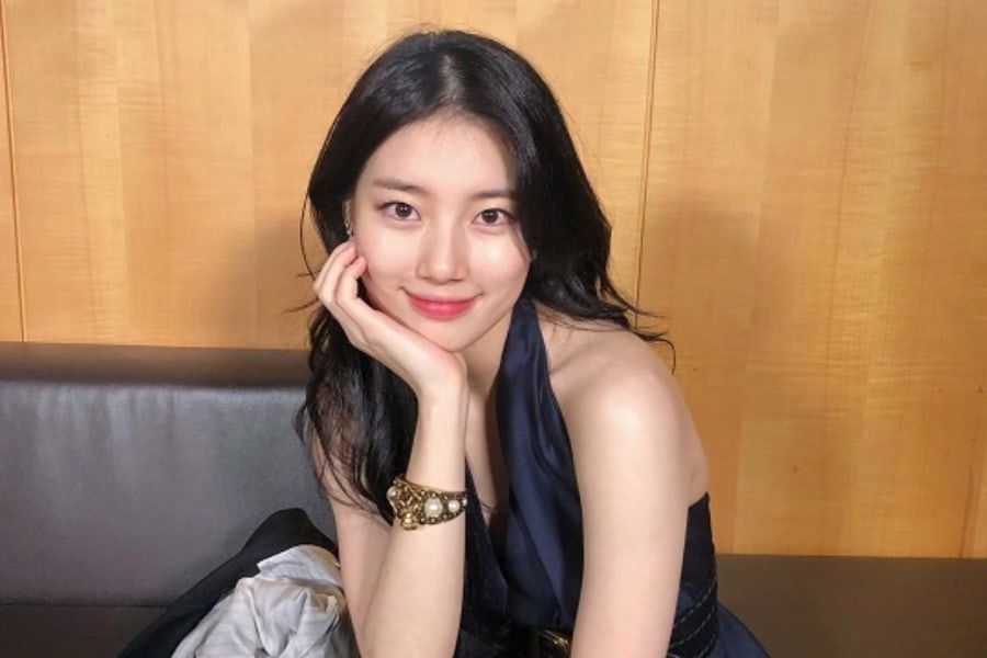 Suzy fait un don aux familles dans le besoin