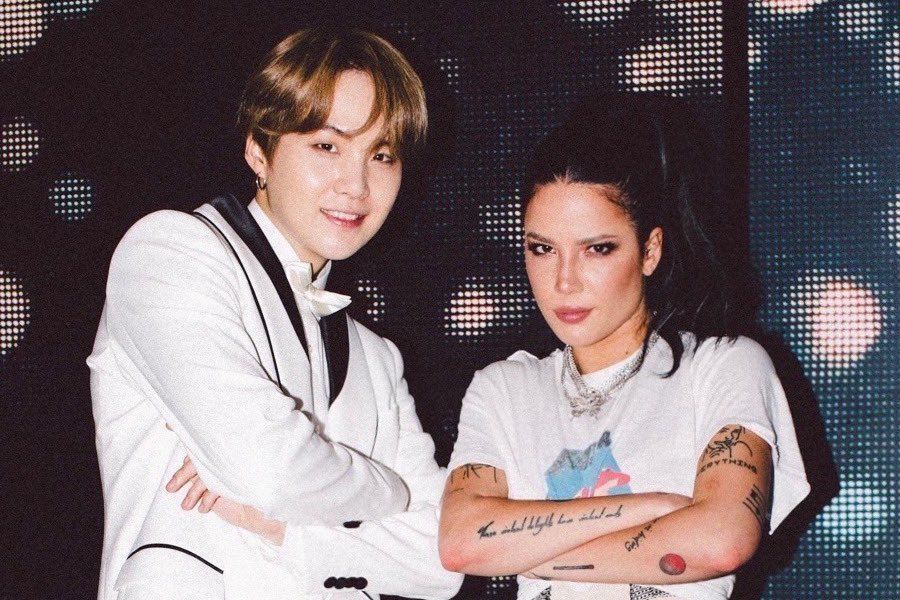 La collaboration de Halsey et Suga de BTS, «SUGA's Interlude», occupe une place dans le Top 10 du palmarès des ventes de chansons numériques Billboard