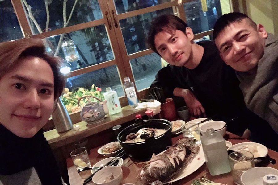 Kyuhyun de Super Junior, Changmin de TVXQ et Minho de SHINee ont une bonne réunion