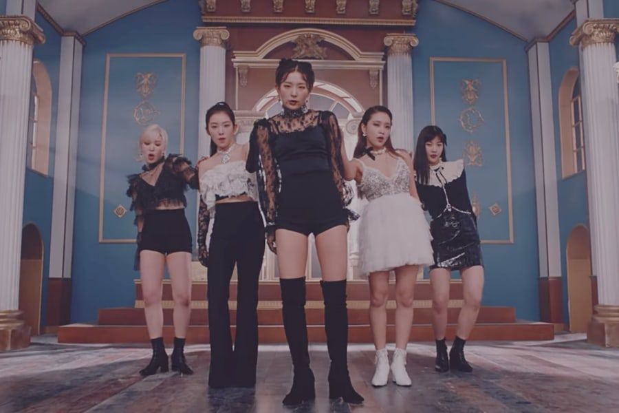 Red Velvet chante la folie de l'amour dans le MV gothique de 