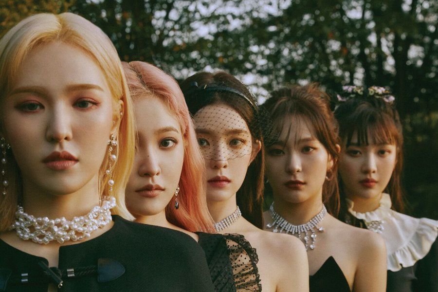 Red Velvet devient le premier groupe de filles à atteindre le numéro 1 sur iTunes aux États-Unis avec 3 albums en seulement un an