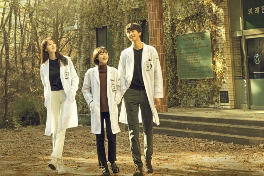 Lee Sung Kyung, Ahn Hyo Seop et So Ju Yeon sourient chaleureusement sur la nouvelle affiche de 