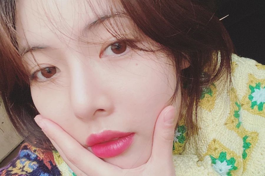 HyunA surprend ses followers en partageant une photo de leurs piercings uniques