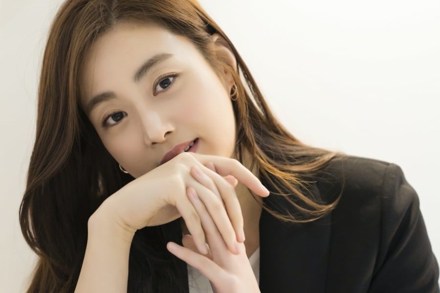 Kang Sora parle d'apprendre à s'aimer dans la trentaine + réactions à sa parodie virale de 