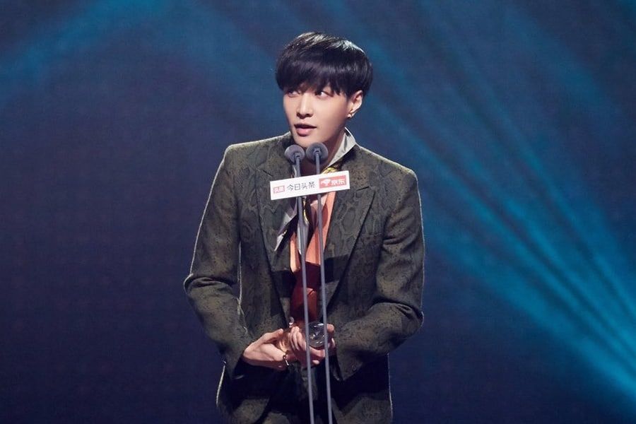 Lay Lay d'EXO remporte un total de 8 prix de fin d'année en Chine