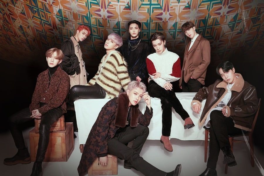 ATEEZ dévoile son bâton lumineux officiel