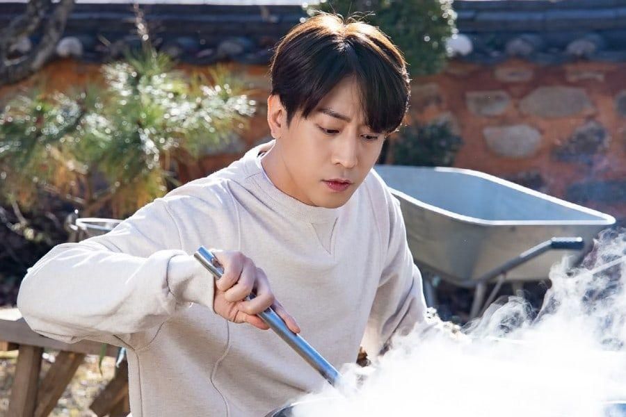 Eric de Shinhwa est un chef étoilé absorbé dans sa cuisine dans la prochaine comédie romantique