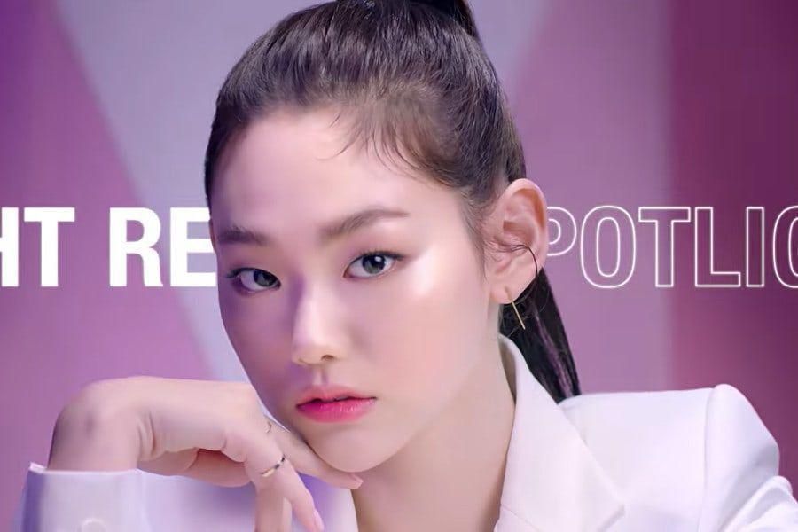 La mine Gugudan est une beauté rayonnante pour MAC Cosmetics