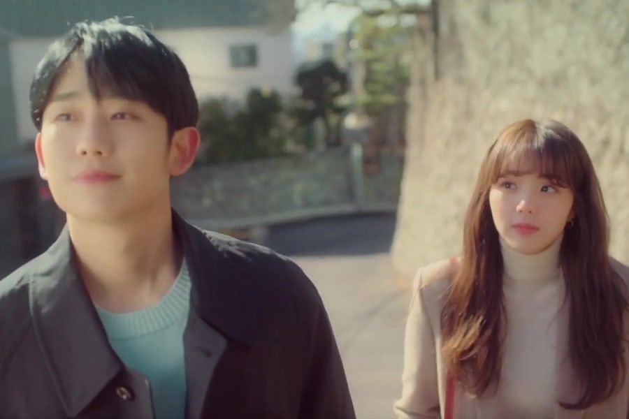 Chae Soo Bin admire Jung Hae In de loin dans le teaser de 