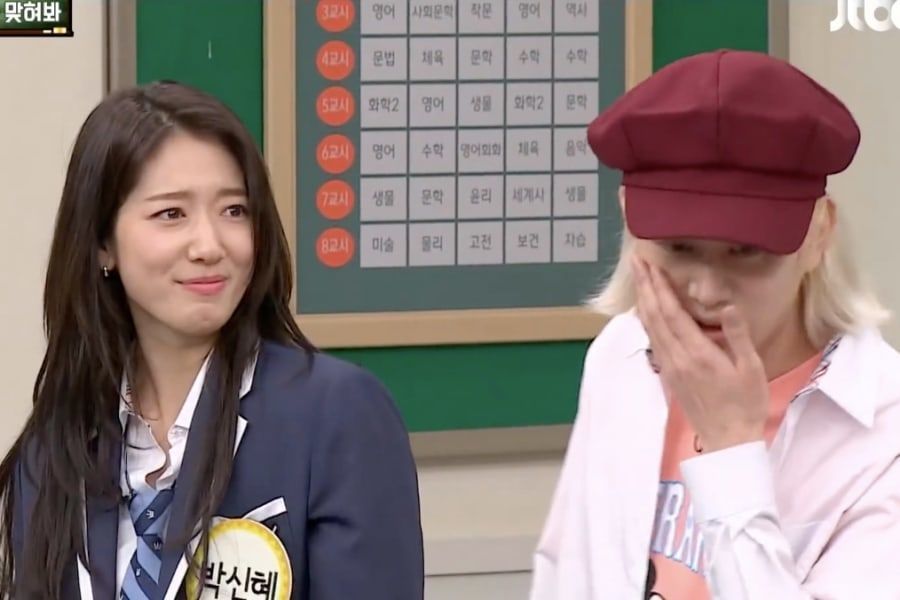 Park Shin Hye montre comment les acteurs frappent faussement la caméra avec Super Junior Heechul