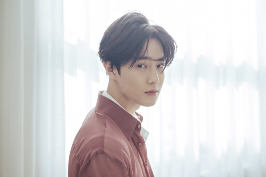 Suho d'EXO réalise une double couronne dans les charts hebdomadaires de Gaon avec ses débuts en solo