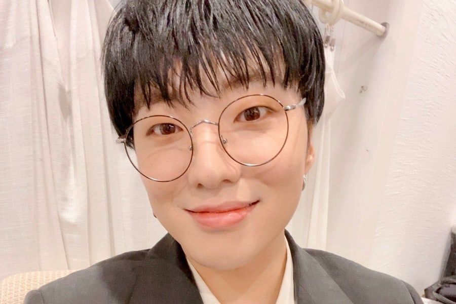 Kang Seung Yoon du GAGNANT parle du nouvel album du groupe + met à jour les fans sur la façon dont Kim Jin Woo se porte dans l'armée