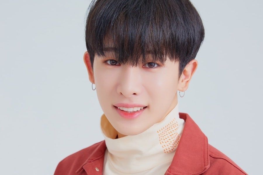 Wonho remercie les fans de sa première lettre depuis sa signature avec la nouvelle agence