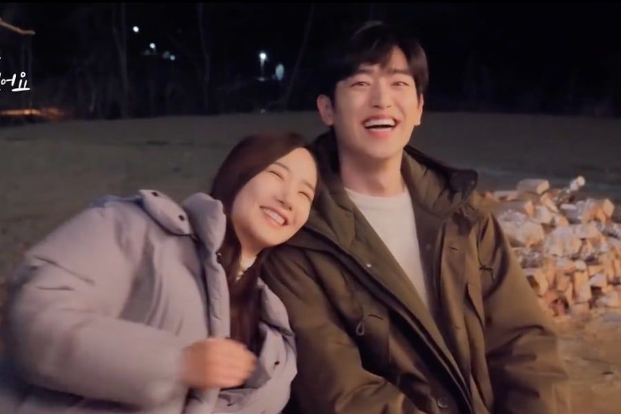 Seo Kang Joon ne peut s'empêcher de proposer à Park Min Young dans les coulisses de 