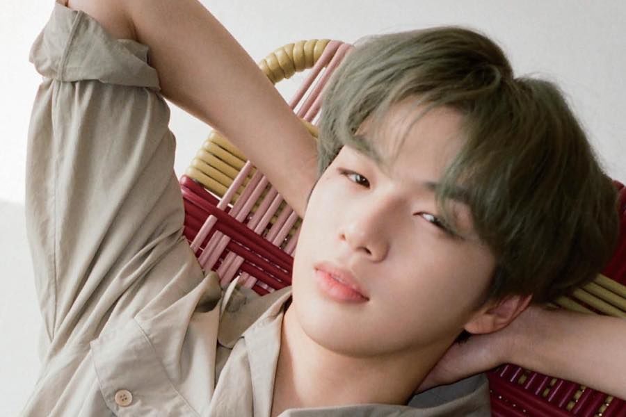 Kang Daniel parle de mettre fin aux promotions «CYAN», de voyager seul et plus encore