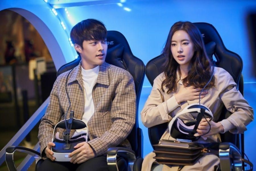 Jang Ki Yong et Jin Se Yeon passent une journée amusante dans une salle de jeux vidéo sur 