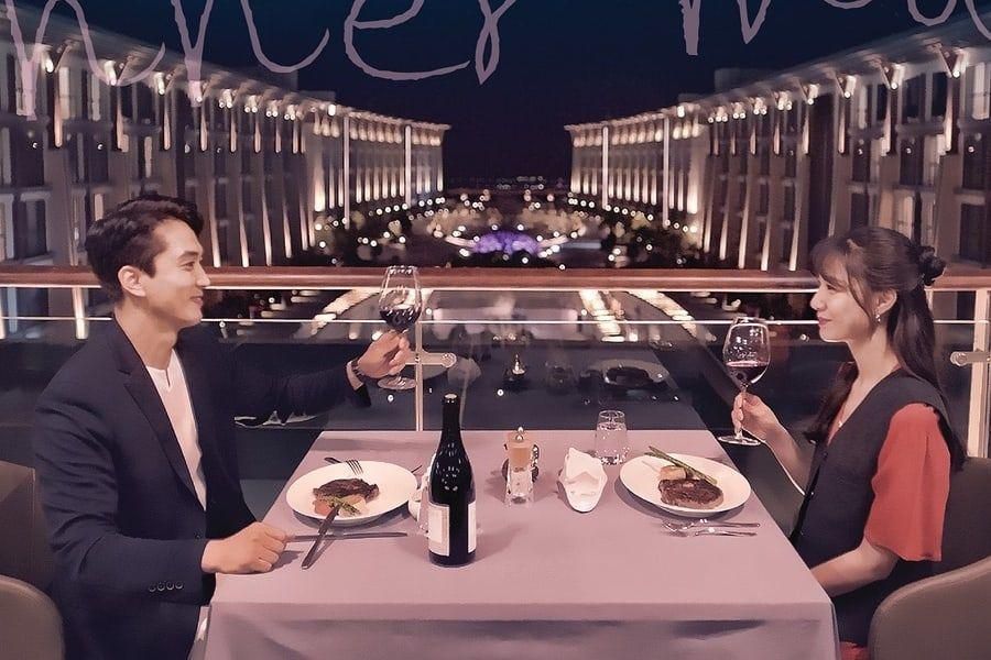 Song Seung Heon et Seo Ji Hye profitent d'un dîner romantique sous les étoiles pour le prochain drame 
