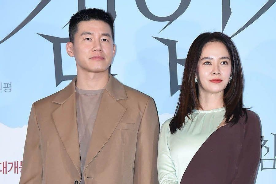 Song Ji Hyo et Kim Moo Yeol discutent de leurs personnages dans un nouveau film, comment ils se sont préparés pour le tournage, etc.