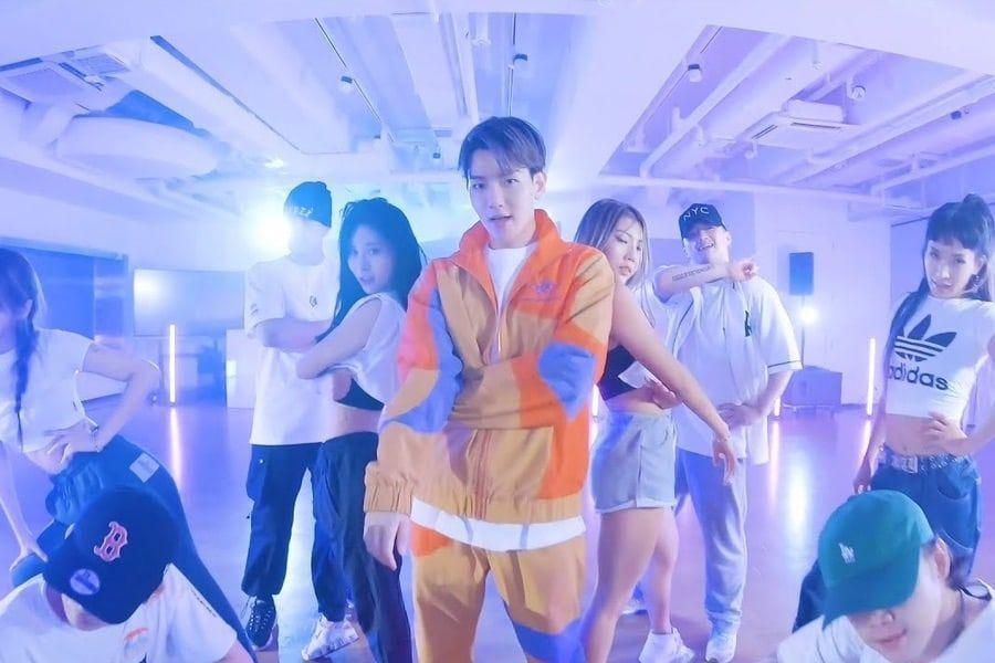 Baekhyun d'EXO montre ses mouvements de danse en douceur dans la vidéo de pratique de la danse 