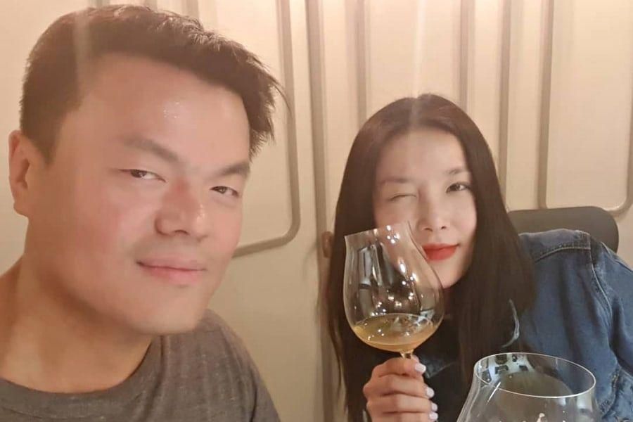 Park Jin Young offre des conseils honnêtes à Yubin sur le fait d'être PDG + montre de l'amour avec des cadeaux généreux