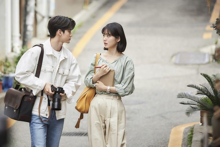 Le prochain drame de JTBC partage des photos d'Ong Seong Wu et de Shin Ye Eun en amis de longue date