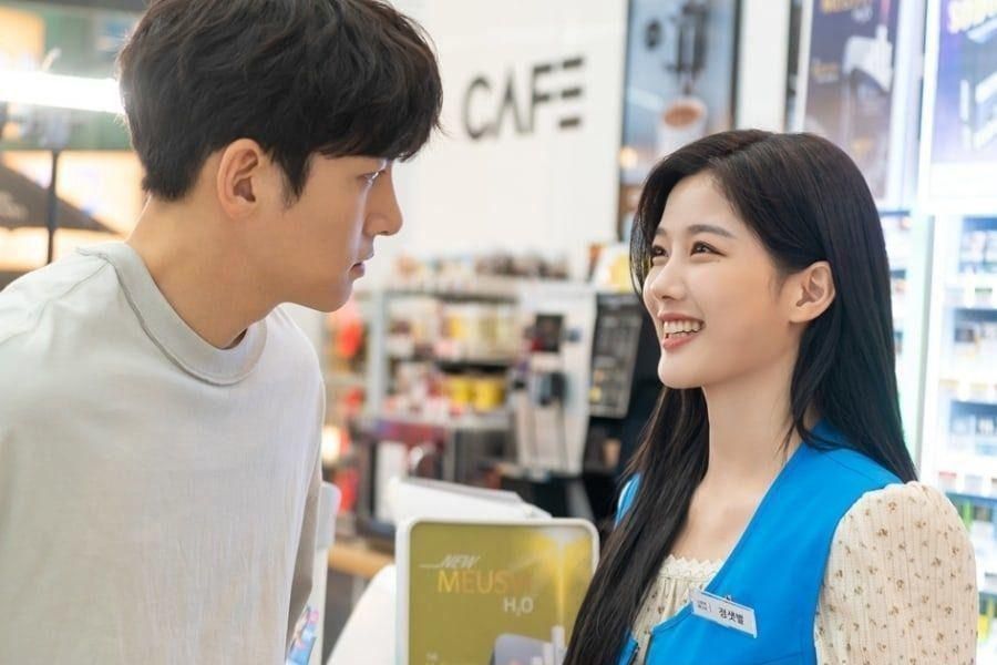 Ji Chang Wook ramène Kim Yoo Jung dans son magasin en tant que manager sur «Backstreet Rookie»