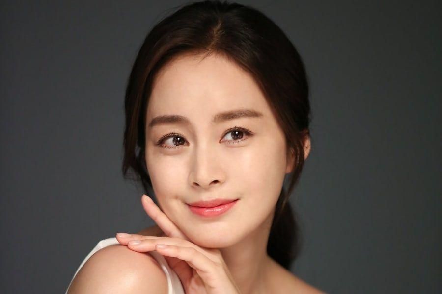 Kim Tae Hee renouvelle son contrat d'exclusivité avec son agence + Il décide de son prochain projet