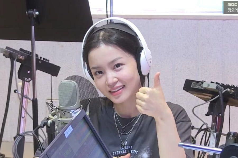 Lee Hi nomme la seule émission de variétés à laquelle il ne veut pas aller, partage ce que c'est quand AKMU se dispute, et plus