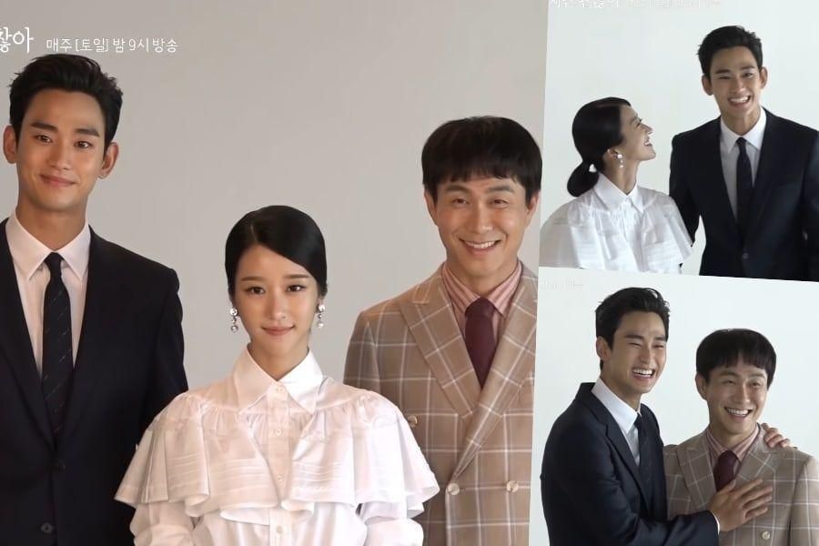 Kim Soo Hyun, Seo Ye Ji et Oh Jung essayent différentes poses pour des photos de famille sur le tournage de 