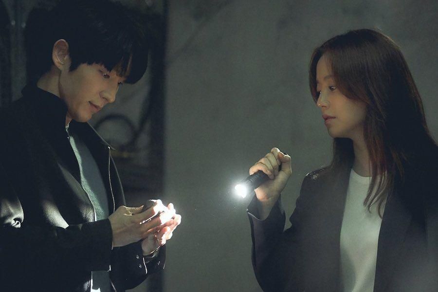 Lee Joon Gi et Moon Chae Won sont sur une recherche tendue dans 