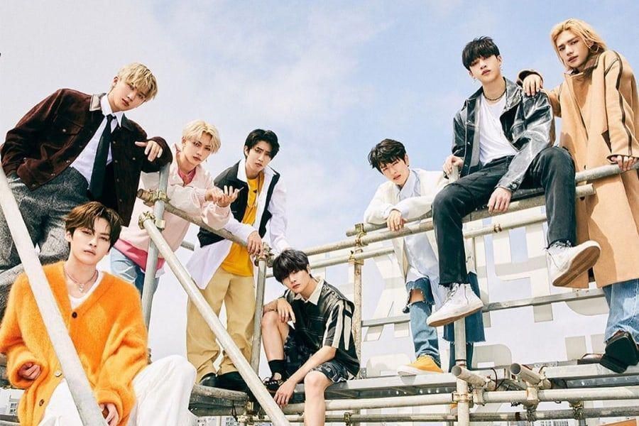 Stray Kids parle d'être inspiré par des idoles plus anciennes, de la chimie entre les membres, etc.