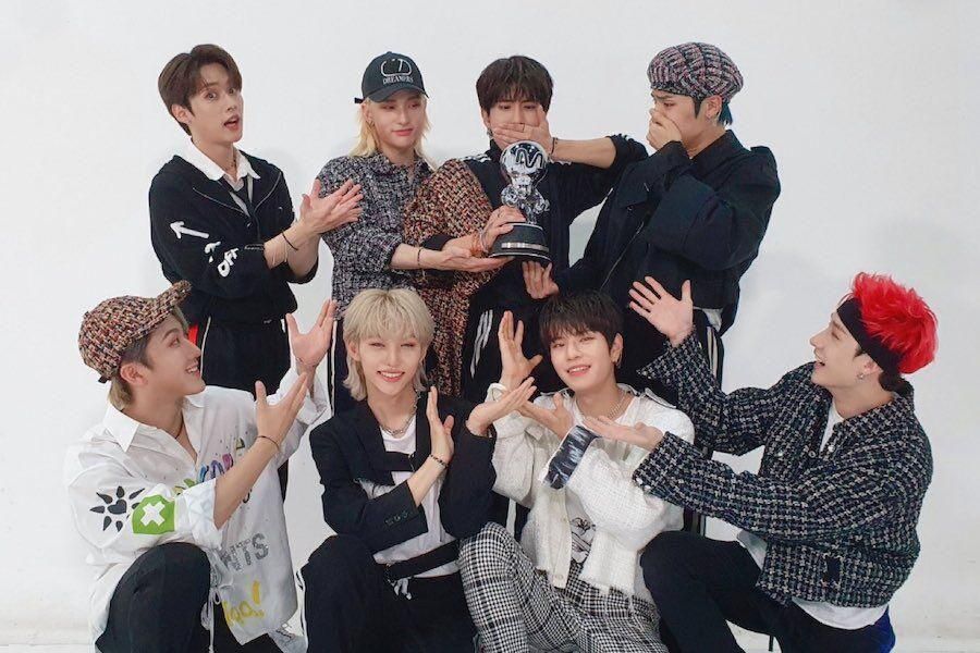 Stray Kids remporte sa deuxième victoire pour «Back Door» sur «M Countdown» - Performances de The Boyz, EVERGLOW, Moonbin & Sanha et plus